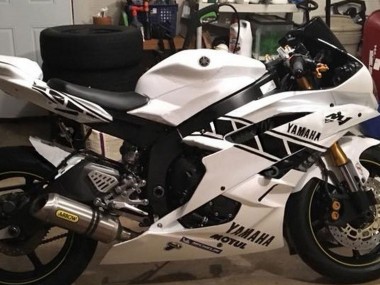 2006-2007 Yamaha YZF 600 R6 Motorcycle Fairings - White Glossy Black Motul Michelin Canada